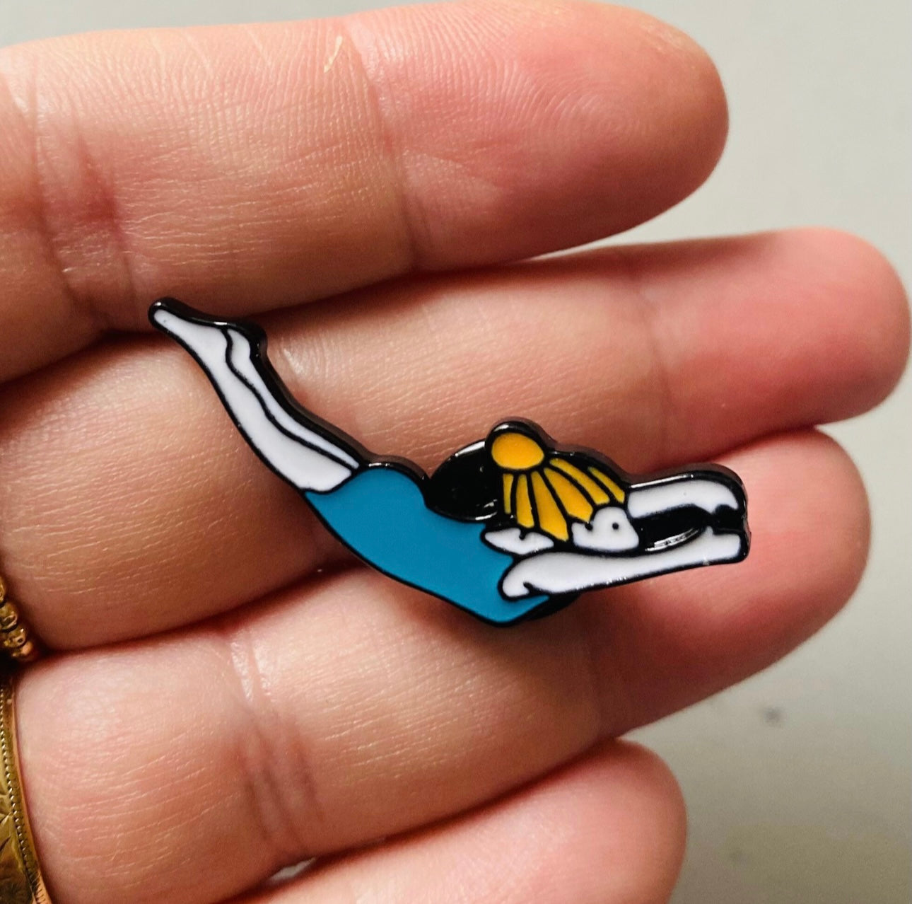 Metal Dive Pin Badge swimmer